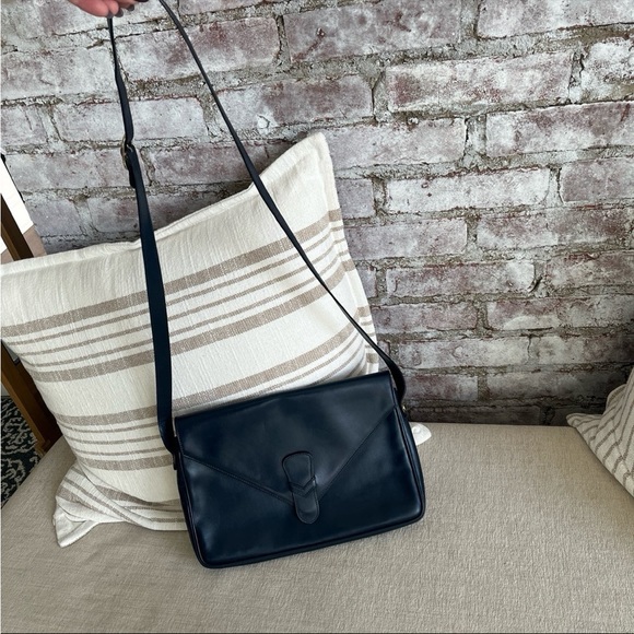 Salvatore Ferragamo Vintage Navy Handbag Crossbody bag - Picture 4 of 11